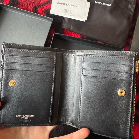 Yves Saint Laurent Black and Gold Crocodile-Embossed Wallet FIRM - Picture 10 of 14